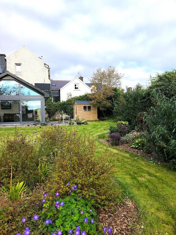 Bed and Breakfast Dingle Garden Townhouse Exterior foto The garden of the house