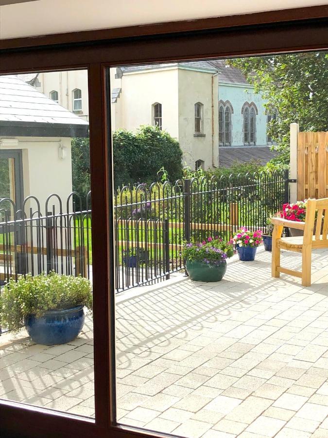 Bed and Breakfast Dingle Garden Townhouse Exterior foto The garden of the former home of the 11th Duke of Grafton