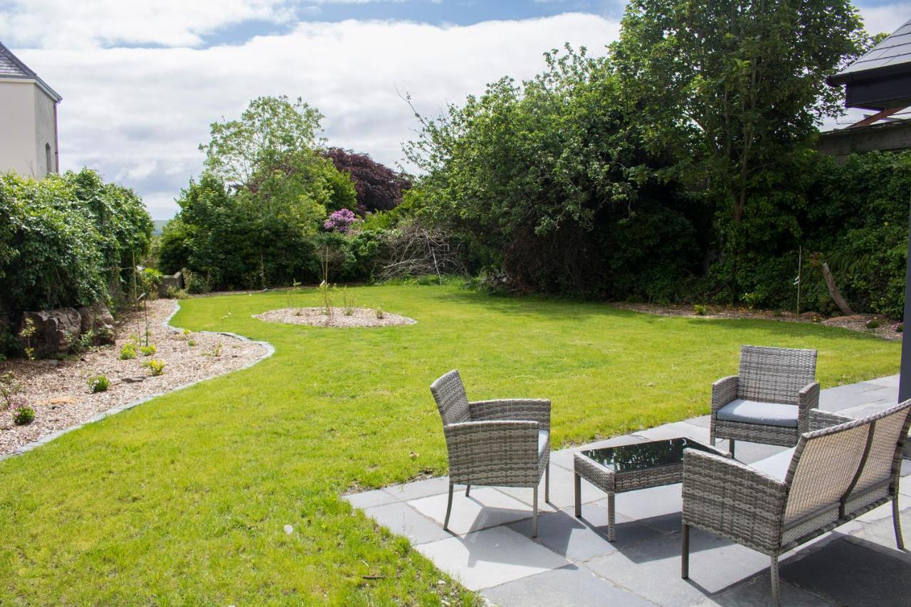 Bed and Breakfast Dingle Garden Townhouse Exterior foto The garden of the house