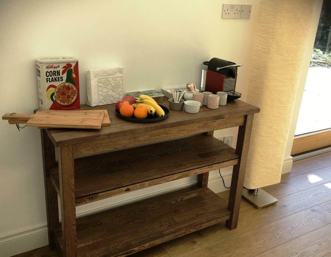 Bed and Breakfast Dingle Garden Townhouse Exterior foto A coffee table with a coffee machine